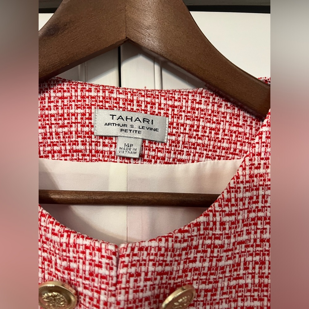 NWOT red and white Tahari tweed gold button 14 petite blazer - Picture 4 of 6